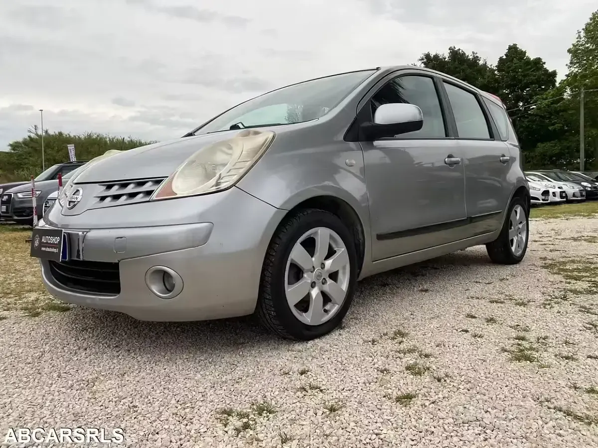 Usata Nissan Note Tekna 87 CV (63 kW) 2008 Grigio chiaro Utilitaria