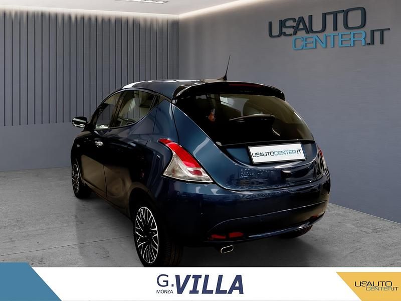 Usata Lancia Ypsilon Gold 70 CV (51 kW) 2022 Nero Utilitaria