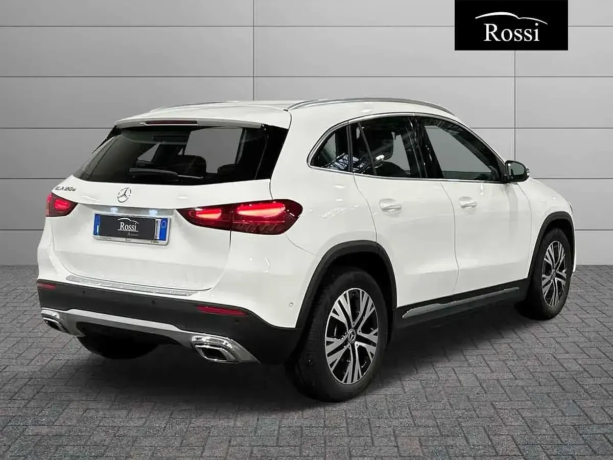 Usata Mercedes GLA180 Advanced 116 CV (85 kW) 2025 Bianco polare SUV