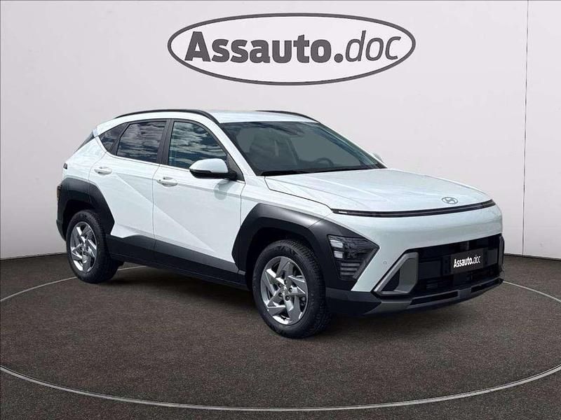 Bianco pastello Nuova 2025 Hyundai Kona SUV | 24.200 € (Buon prezzo) - Immagine 1/4