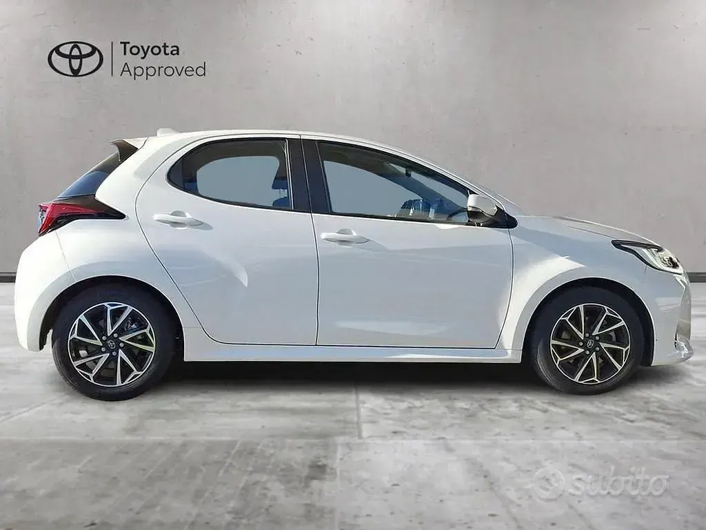 Usata Toyota Yaris Hybrid Trend 116 CV (85 kW) 2022 Bianco Berlina