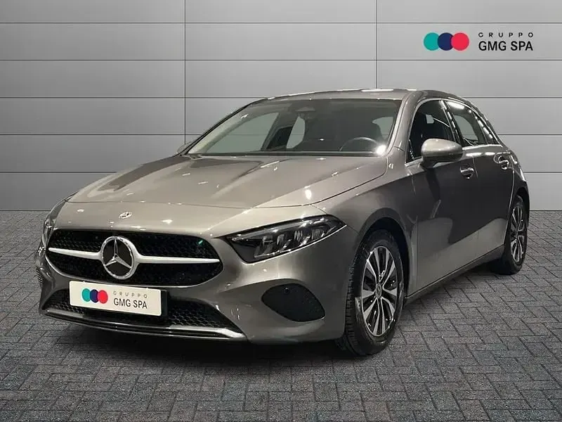 Usata Mercedes A180 Advanced 116 CV (85 kW) 2025 Grigio Utilitaria