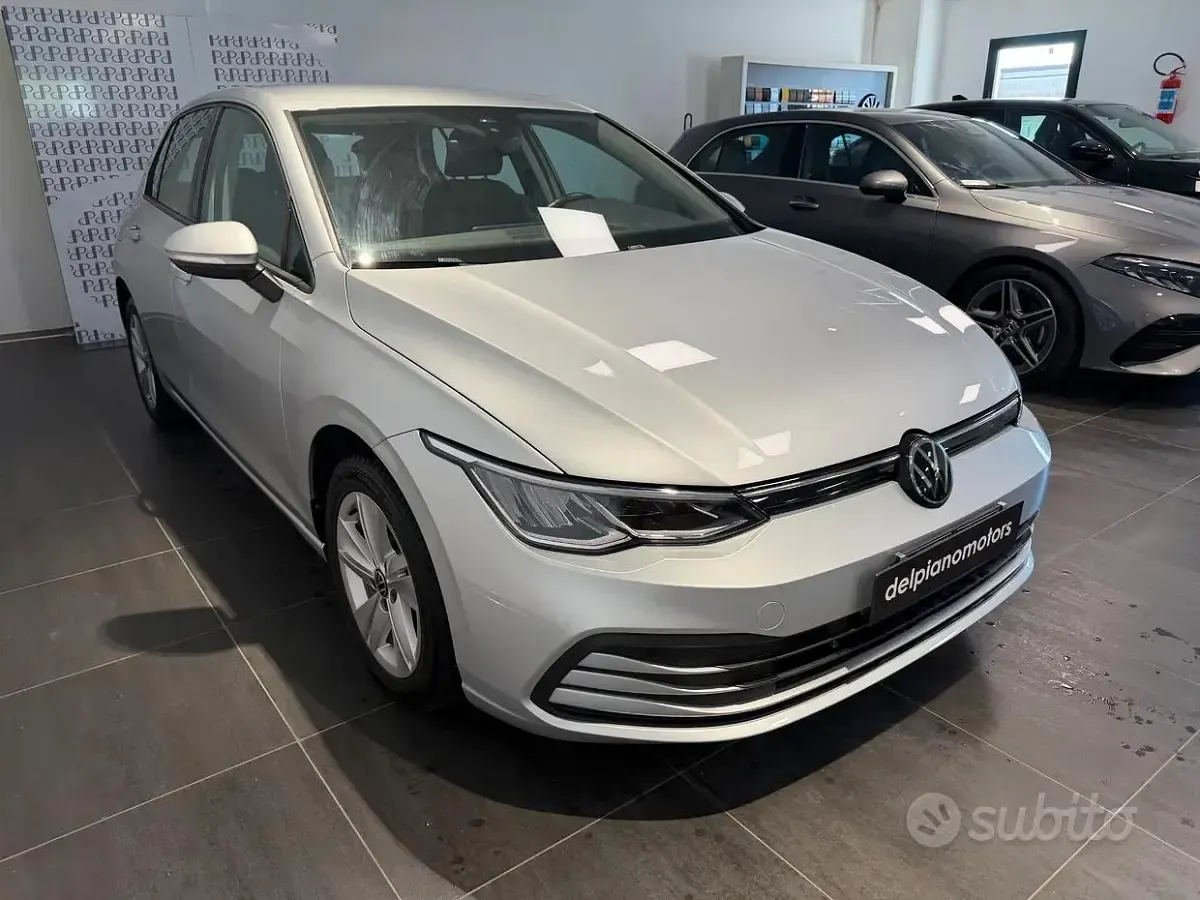 Usata VW Golf VIII Life 116 CV (85 kW) 2022 Grigio Berlina