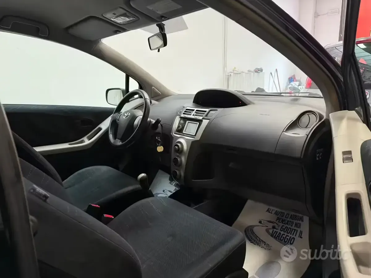 Usata Toyota Yaris 69 CV (50 kW) 2008 Nero Utilitaria
