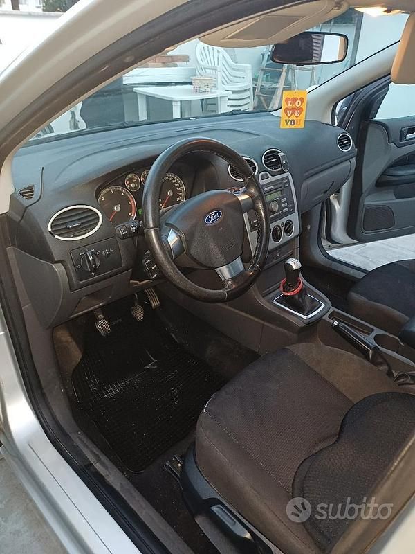 Usata Ford Focus 116 CV (85 kW) 2007 Grigio Station wagon