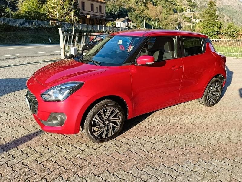 Usata Suzuki Swift 83 CV (61 kW) 2023 Rosso Utilitaria