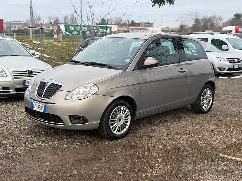 Grigio Usata 2010 Lancia Ypsilon Due volumi | 2600 € (Buon prezzo) - Immagine 1/4