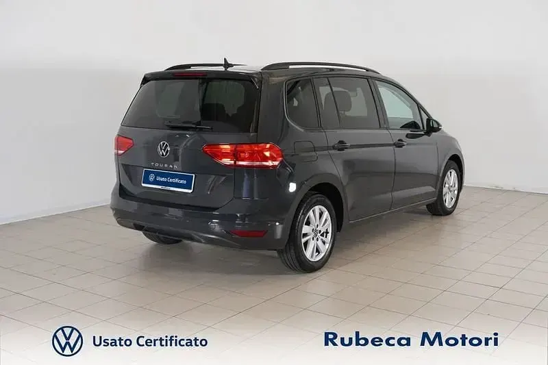 Usata VW Touran Business 122 CV (89 kW) 2023 Grigio urano Monovolume