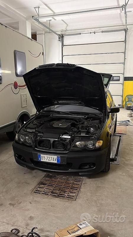 Usata BMW 330 184 CV (135 kW) 2003 Nero Station wagon