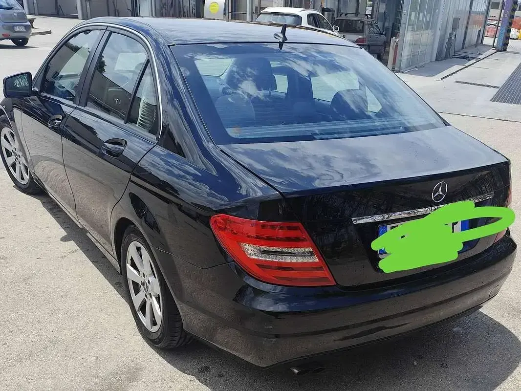 Usata Mercedes C220 Avantgarde 143 CV (105 kW) 2012 Nero Berlina