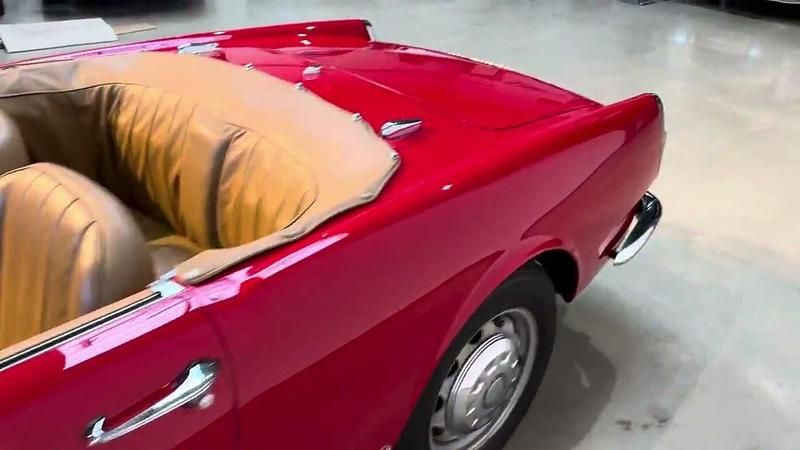 Usata Alfa Romeo 2600 145 CV (106 kW) 1964 Rosso Cabrio