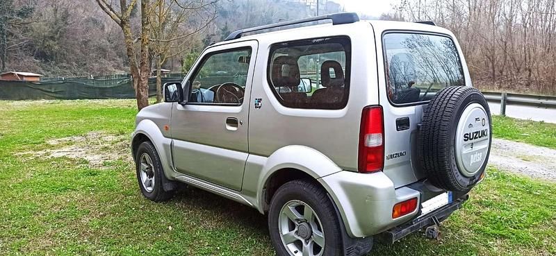 Usata Suzuki Jimny 86 CV (63 kW) 2006 Argento SUV