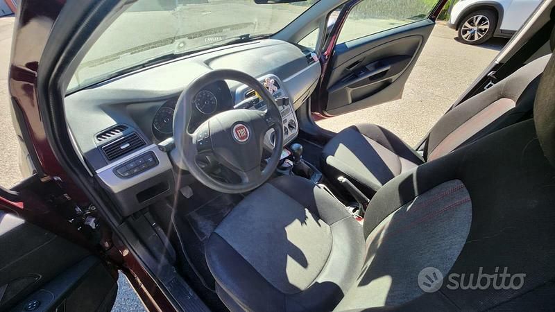 Usata Fiat Grande Punto 77 CV (56 kW) 2012 Lilla Utilitaria