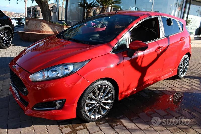 Usata Ford Fiesta ST-Line 95 CV (69 kW) 2017 Rosso Utilitaria