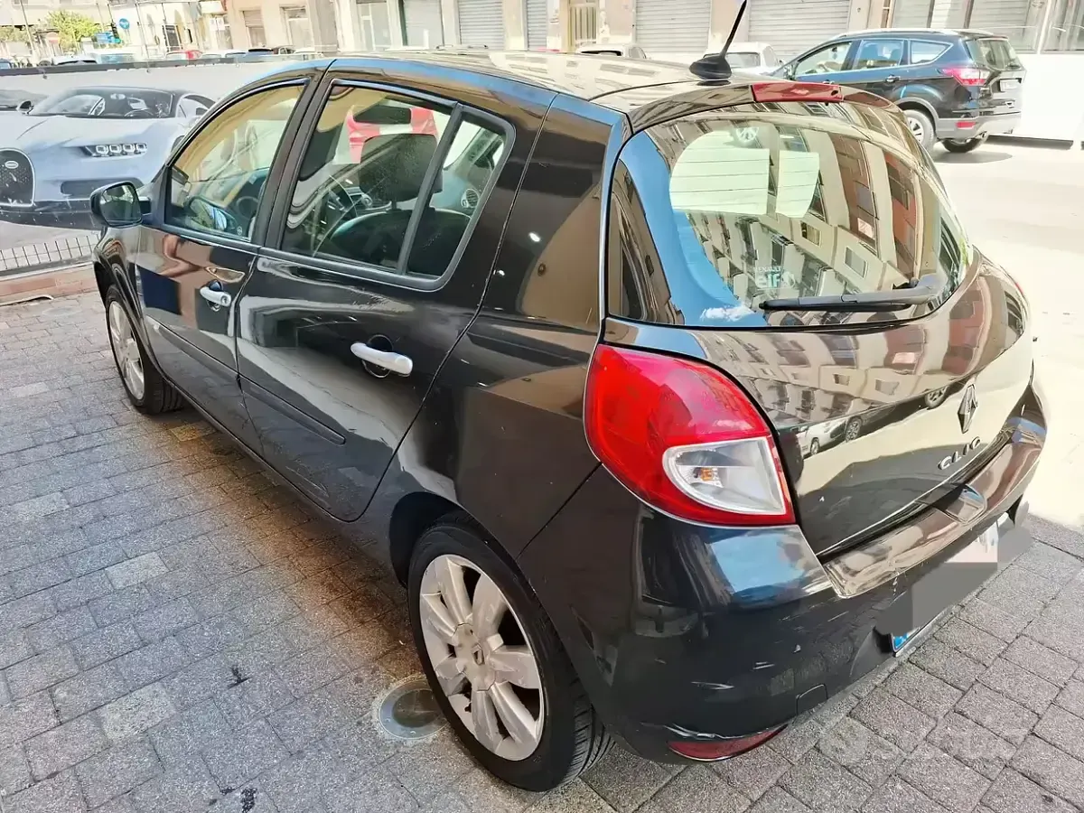 Usata Renault Clio 85 CV (62 kW) 2011 Nero Monovolume