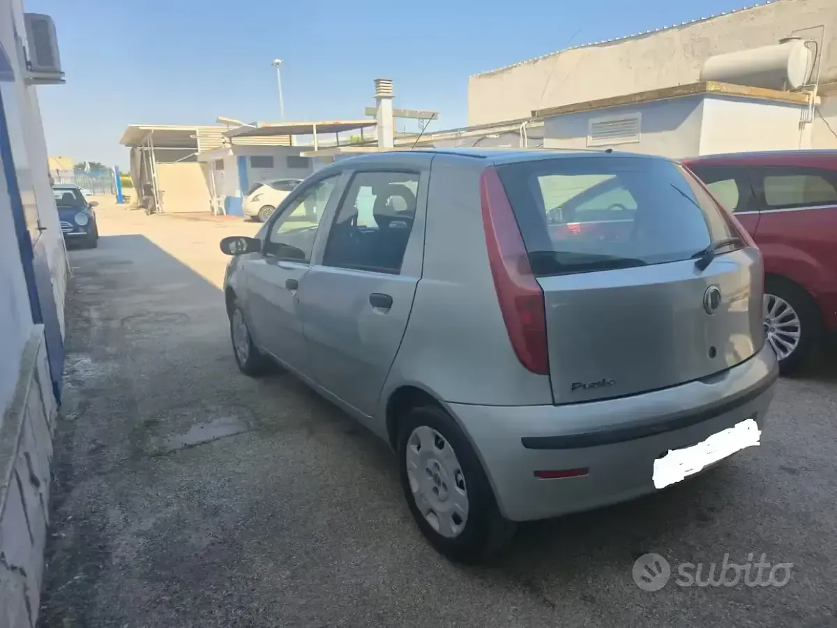 Usata Fiat Punto Feel 60 CV (44 kW) 2004 Blu Utilitaria
