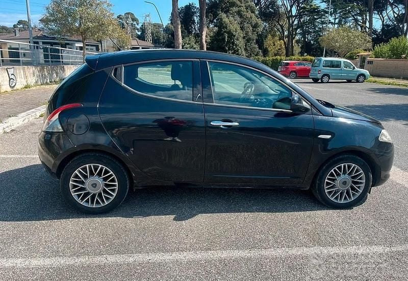 Usata Lancia Ypsilon Gold 69 CV (50 kW) 2012 Nero Utilitaria
