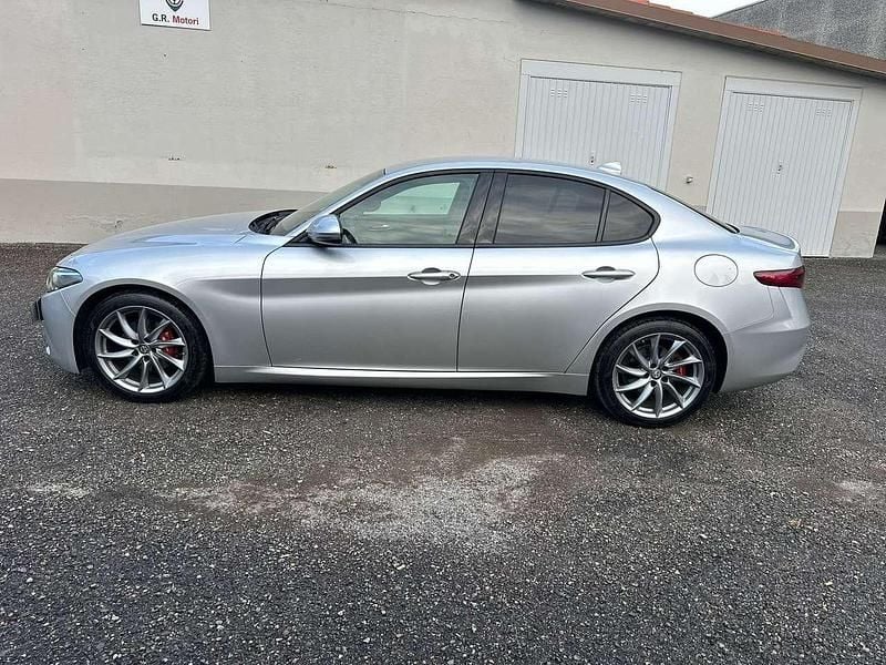 Usata Alfa Romeo Giulia 160 CV (117 kW) 2021 Grigio Berlina