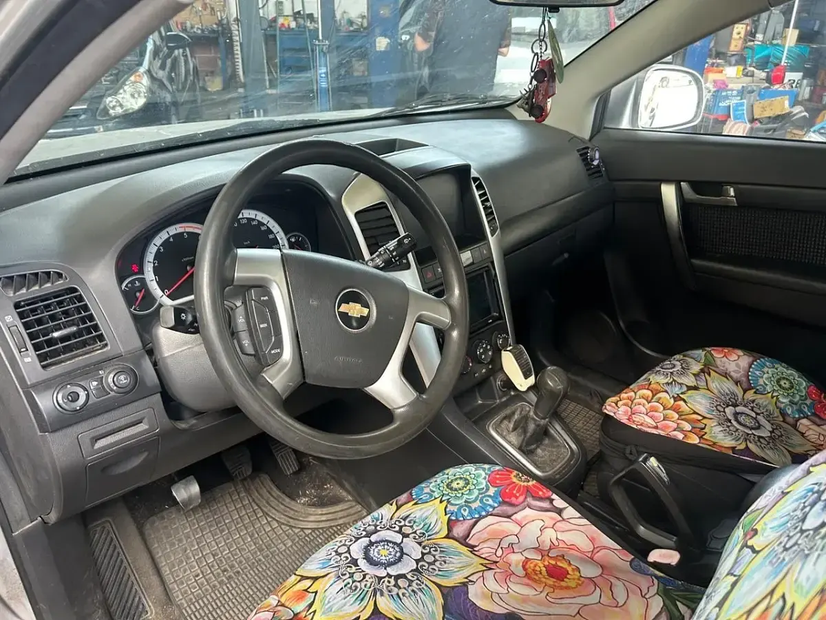 Begagnad Chevrolet Captiva 150 HK (110 kW) 2008 Silver SUV