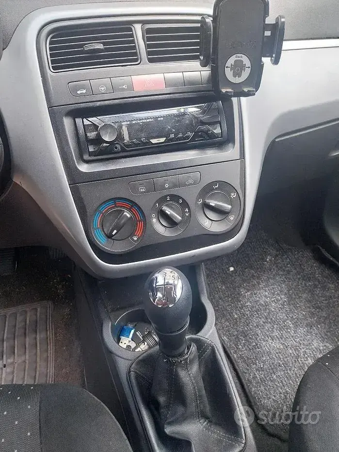 Usata Fiat Grande Punto 75 CV (55 kW) 2006 Grigio Utilitaria