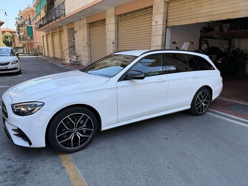 Usata 2022 Mercedes E300 Premium Station wagon | 36.900 € (Buon prezzo) - Immagine 1/4