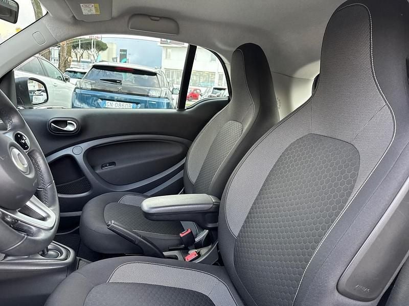 Usata Smart ForTwo Electric Drive Passion 41 kW (56 CV) 2023 Bianco