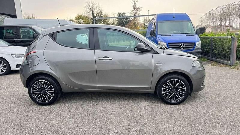 Usata Lancia Ypsilon S 69 CV (50 kW) 2022 Grigio Utilitaria