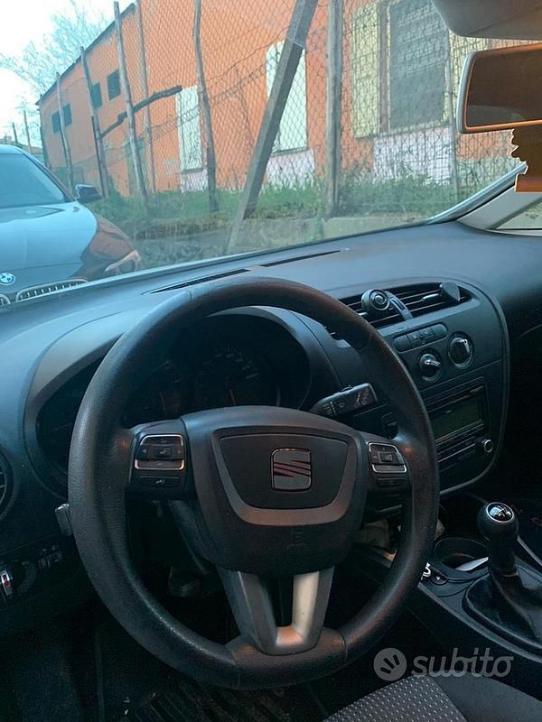 Usata Seat Leon 90 CV (66 kW) 2012 Berlina