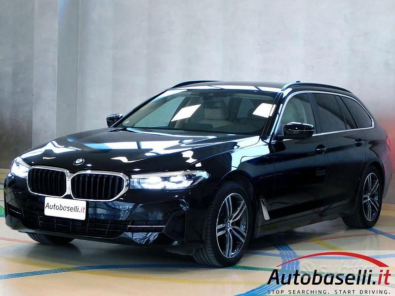 Nero metallizato Usata 2021 BMW 520 Comfort Edition Station wagon | 34.900 € (Buon prezzo) - Immagine 1/4