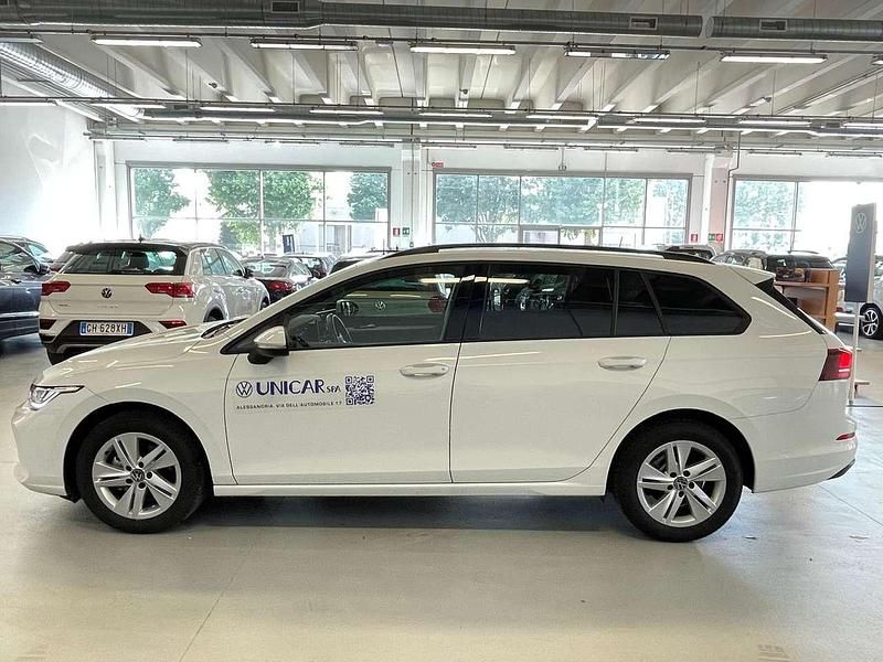 Usata VW Golf VIII Life 116 CV (85 kW) 2024 Bianco pastello Station wagon