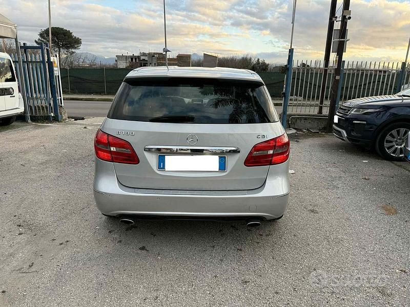 Usata Mercedes B180 109 CV (80 kW) 2012 Grigio Monovolume