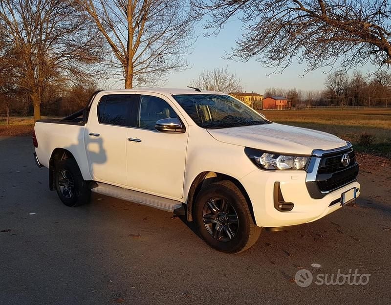 Usata Toyota HiLux 150 CV (110 kW) 2021 Bianco Pick-up