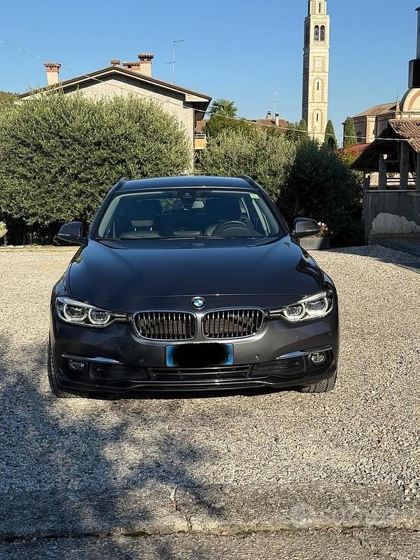 Grigio Usata 2018 BMW 316 Luxury Line Station wagon | 18.400 € (Cara) - Immagine 1/4