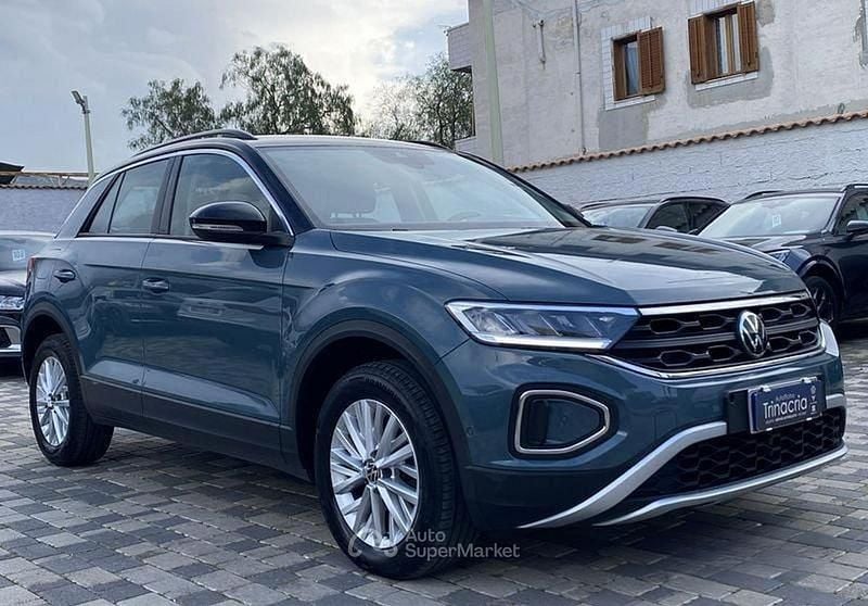 Usata VW T-Roc Life 116 CV (85 kW) 2023 Nero SUV