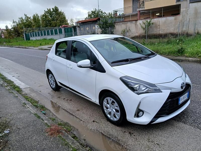 Usata Toyota Yaris 69 CV (50 kW) 2017 Bianco Berlina
