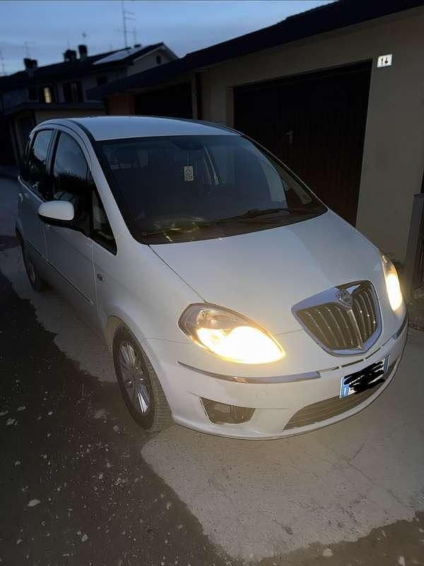 Usata Lancia Musa S 92 CV (67 kW) 2011 Monovolume