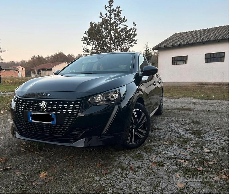 Nero Usata 2023 Peugeot 208 Due volumi | 13.300 € - Immagine 1/4