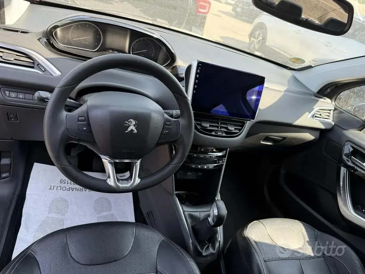 Usata Peugeot 208 Allure 68 CV (50 kW) 2013 Bluazzurro Utilitaria