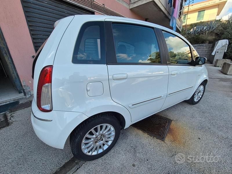 Usata Lancia Musa Gold 95 CV (69 kW) 2012 Bianco Monovolume