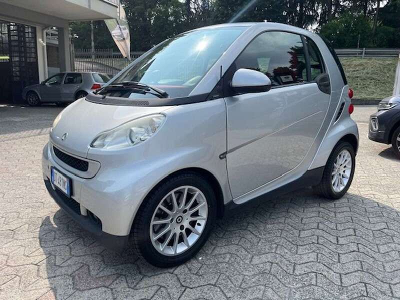 Argento Usata 2009 Smart ForTwo Coupé Passion Due volumi | 4950 € (Buon prezzo) - Immagine 1/4