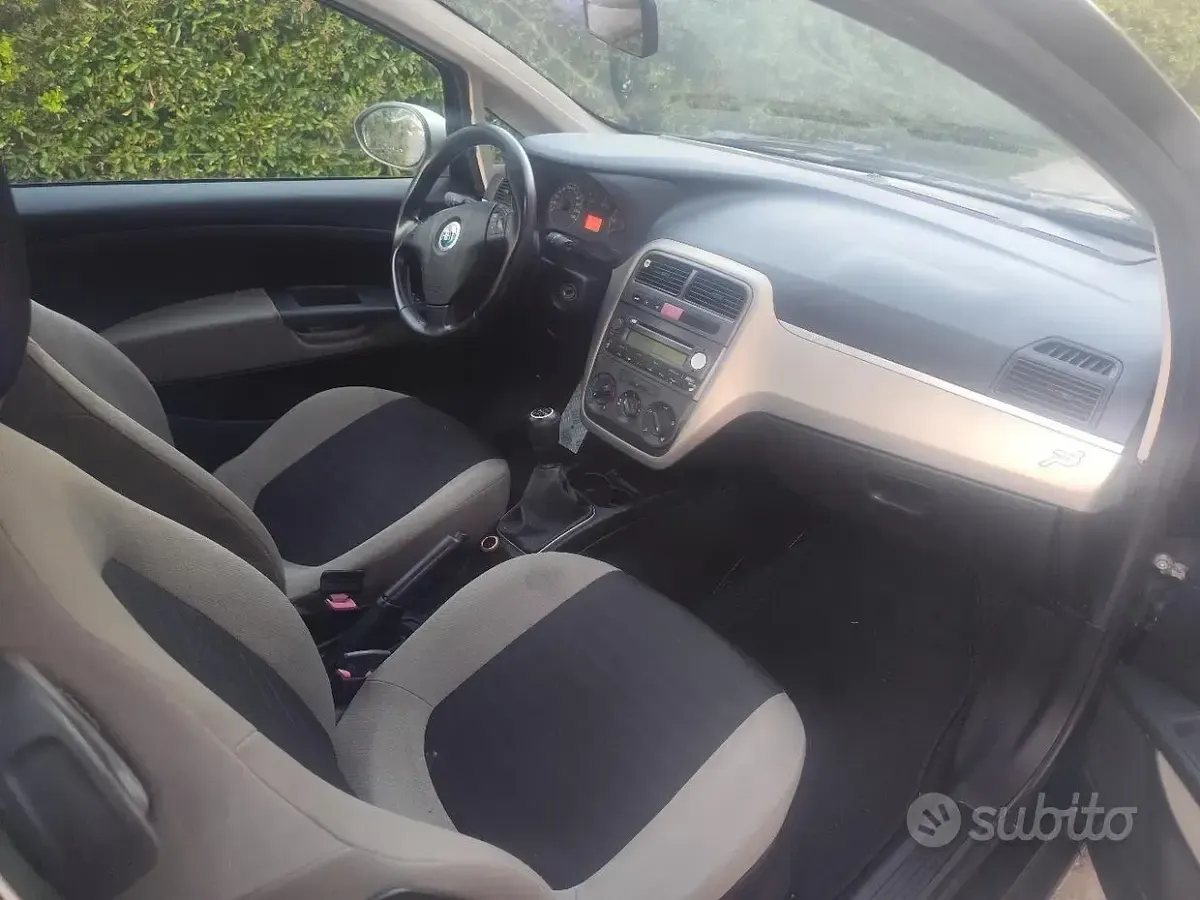 Usata Fiat Grande Punto 75 CV (55 kW) 2006 Nero Utilitaria