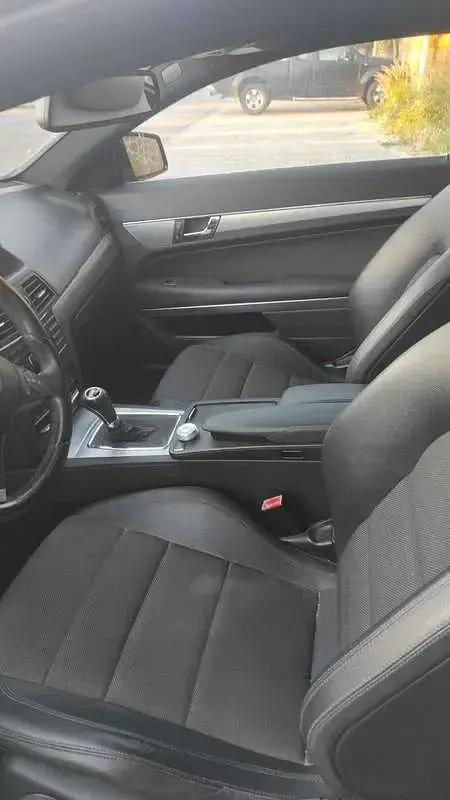 Usata Mercedes E220 Avantgarde 170 CV (125 kW) 2011 Nero Coupé