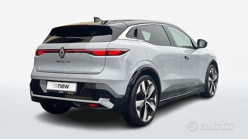 Usata Renault Megane E-Tech Techno 161 kW (220 CV) 2022 Grigio chiaro Berlina