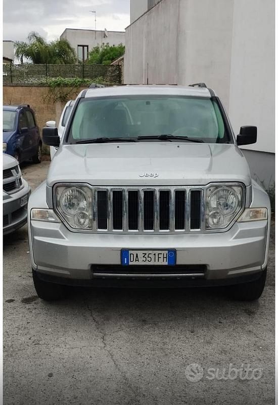 Usata Jeep Cherokee 177 CV (130 kW) 2008 SUV