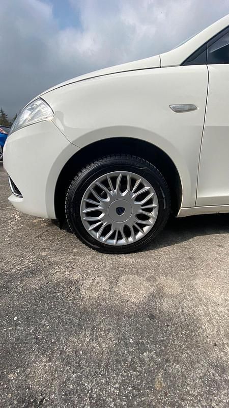 Usata Lancia Ypsilon Gold 95 CV (69 kW) 2018 Bianco Utilitaria