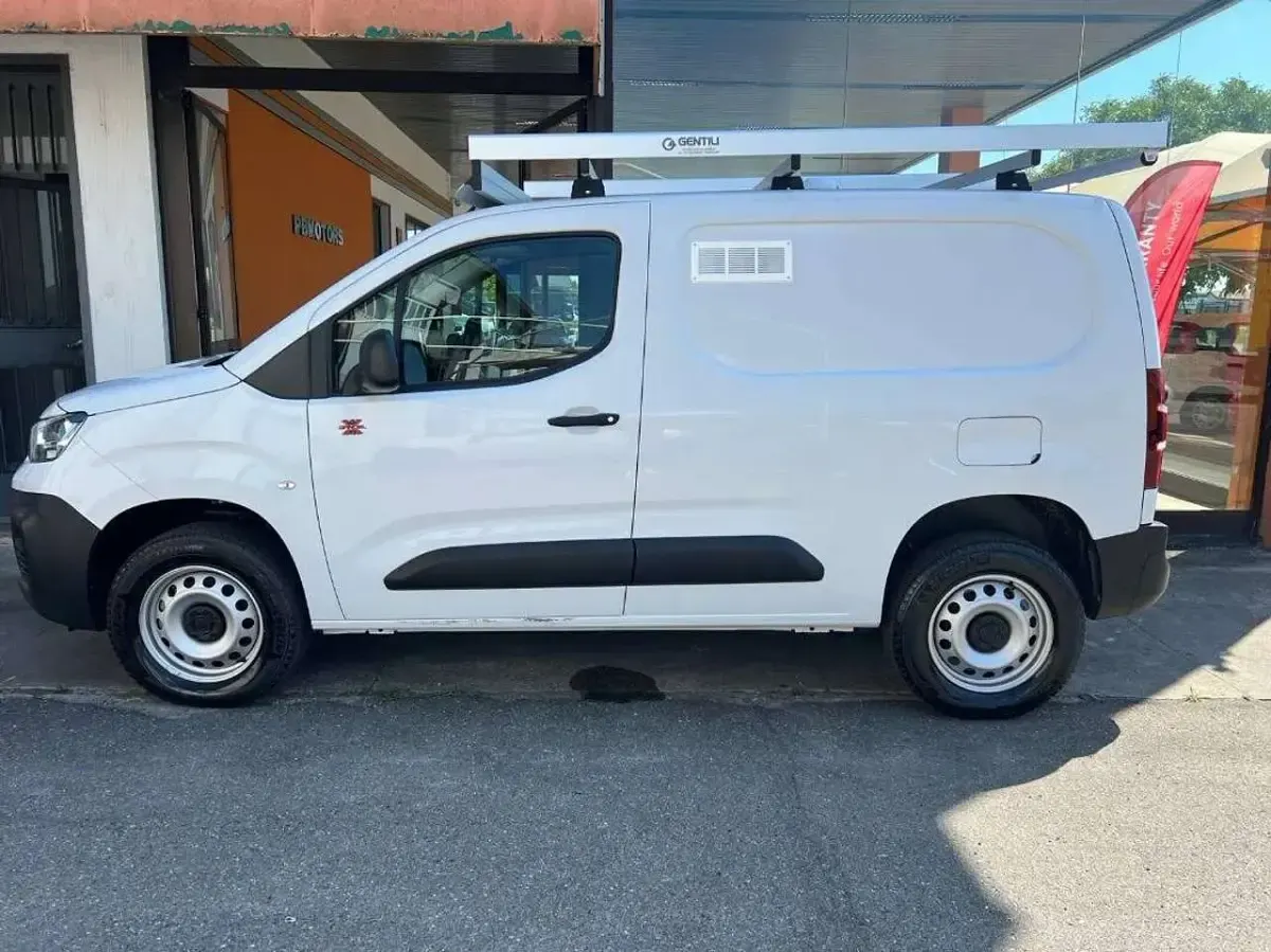 Usata Fiat Doblò 131 CV (96 kW) 2024 Bianco Monovolume