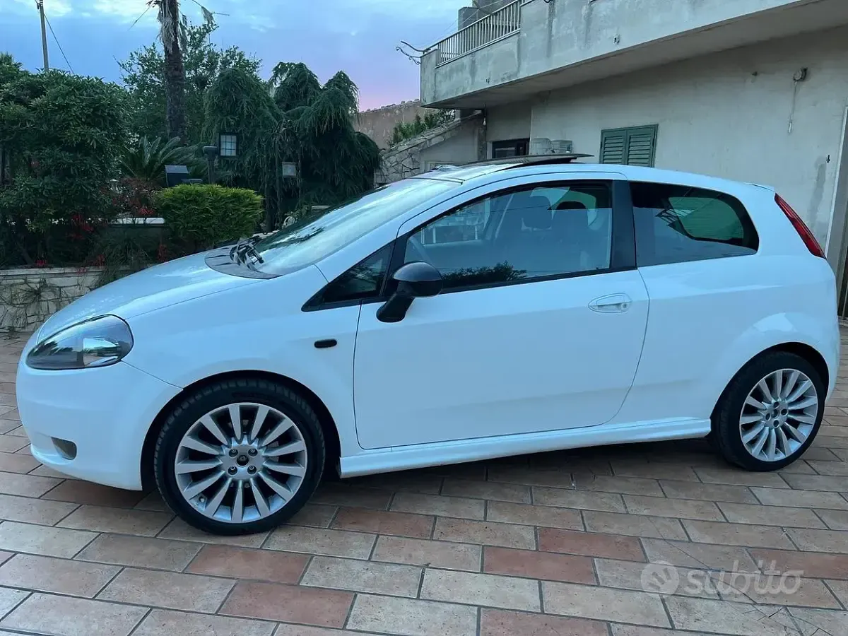 Usata Fiat Grande Punto Sport 90 CV (66 kW) 2008 Bianco Utilitaria