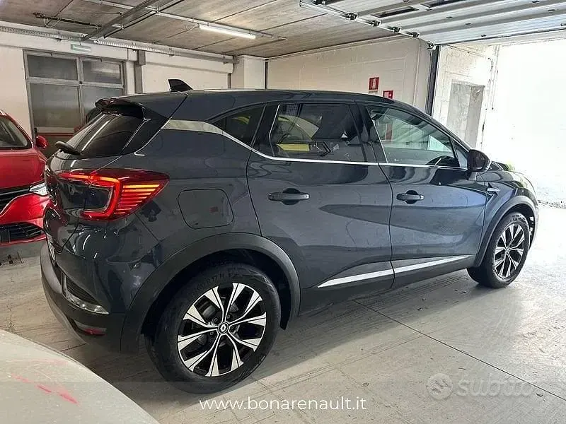 Usado Renault Captur Techno 100 CV (73 kW) 2023 Azul SUV