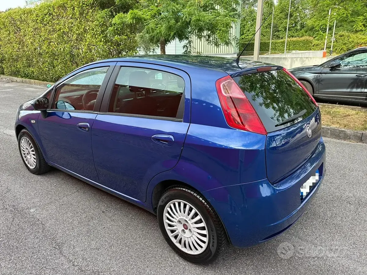 Usata Fiat Grande Punto 75 CV (55 kW) 2008 Bluazzurro Utilitaria