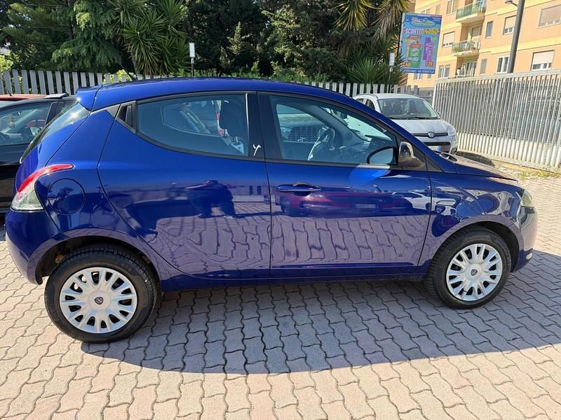 Usata Lancia Ypsilon Silver 85 CV (62 kW) 2014 Blu Utilitaria